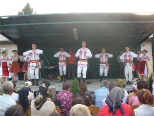 Celebrating the commune day41